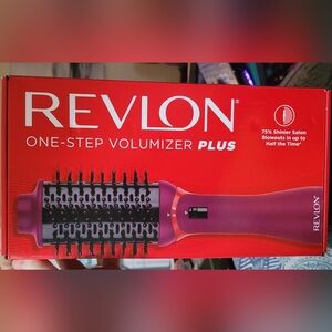 NIB - Revlon One-Step Volumizer Plus